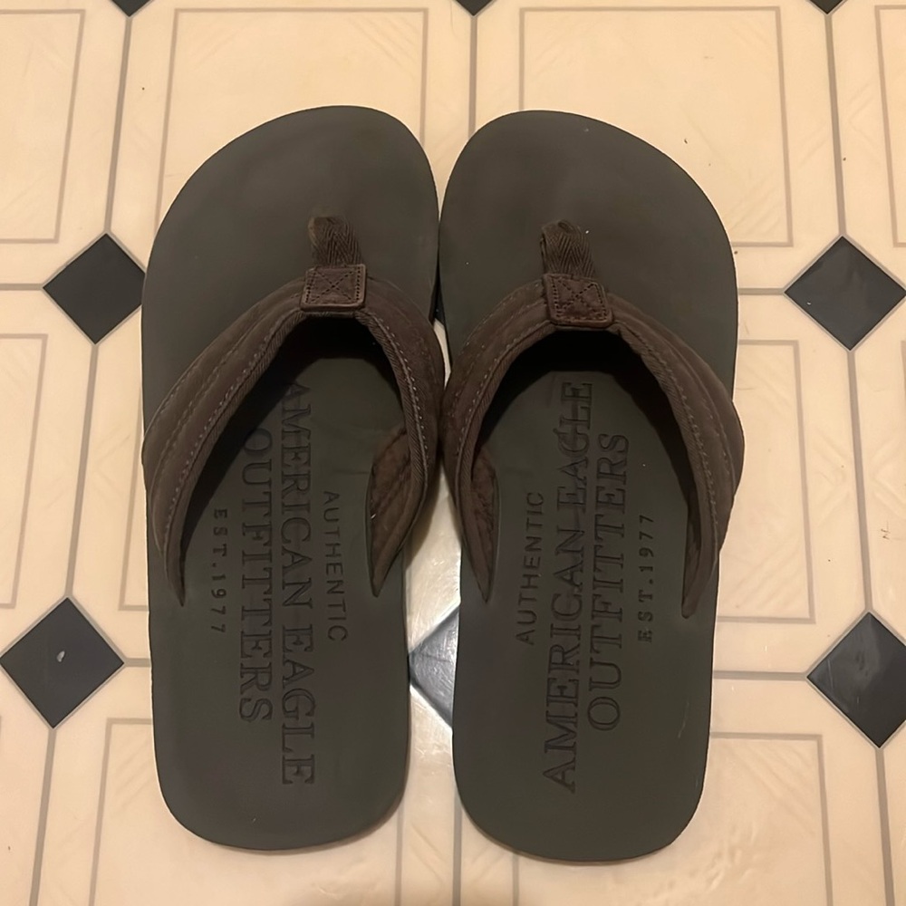 🩴 Unused American Eagle flip flops size 10